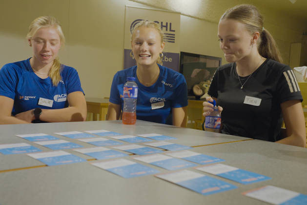 Kaartspel als onderdeel van de campagne Geef tieners een stem. Doel van het spel is om jongeren meer te betrekken bij de clubwerking. Ons gedacht is opvolger van Keep youngsters involved.