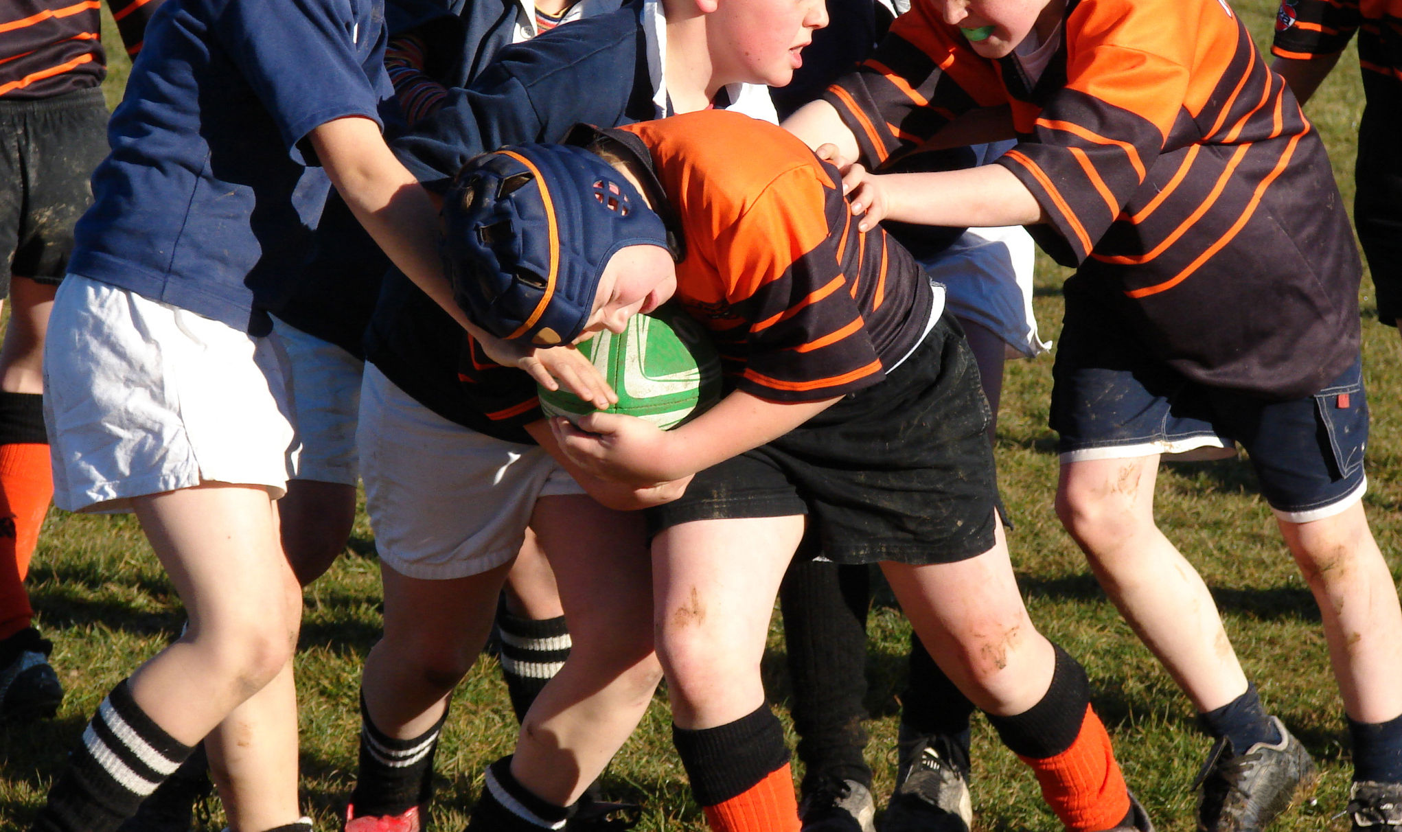 Schooljongens spelen rugby