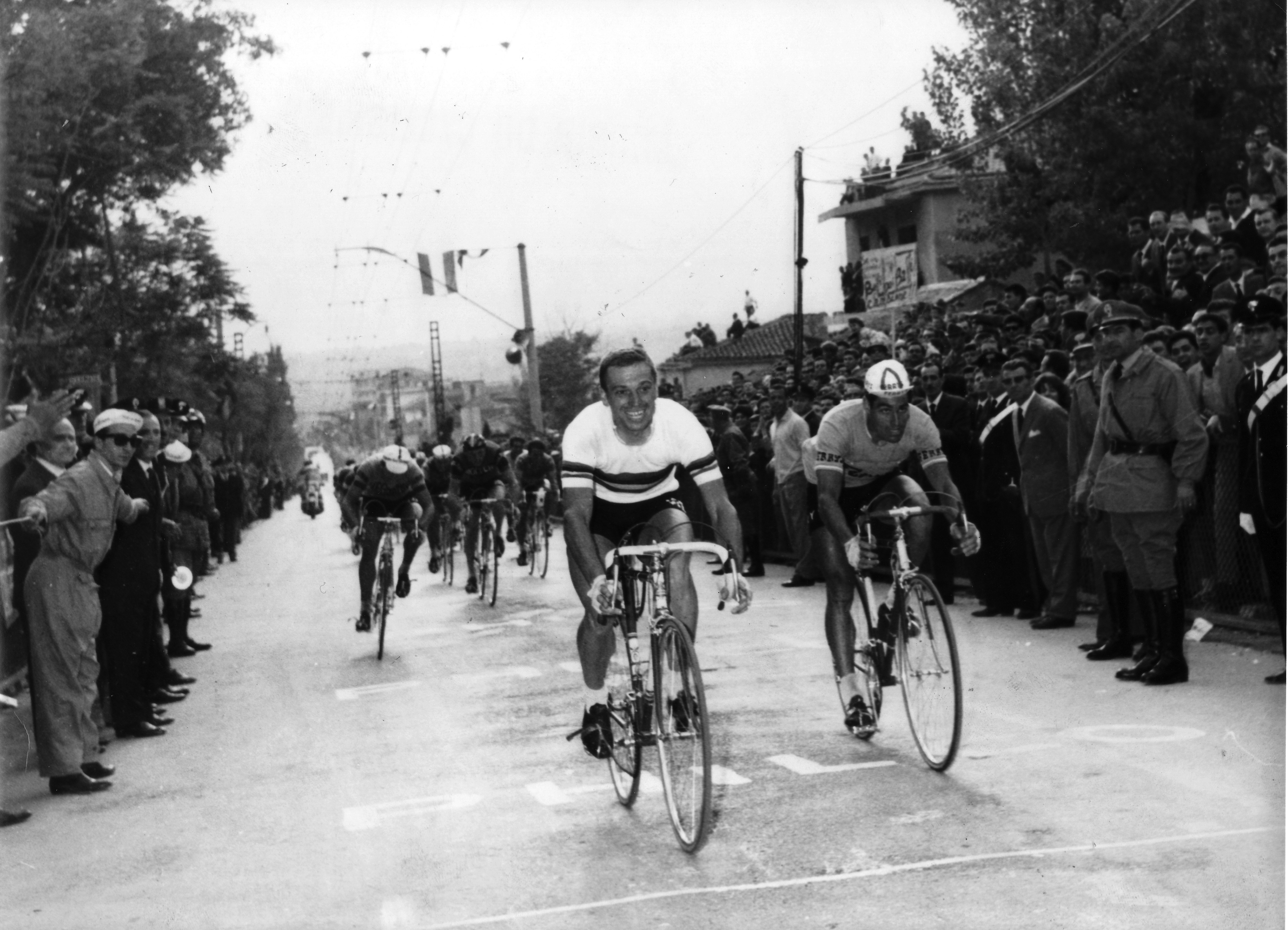 Belgian cyclist Rik Van Looy wins the 9 stage from Foggia to Chieti Scalo ahead of Perez-Frances, in the Italy cucling Tour 1962