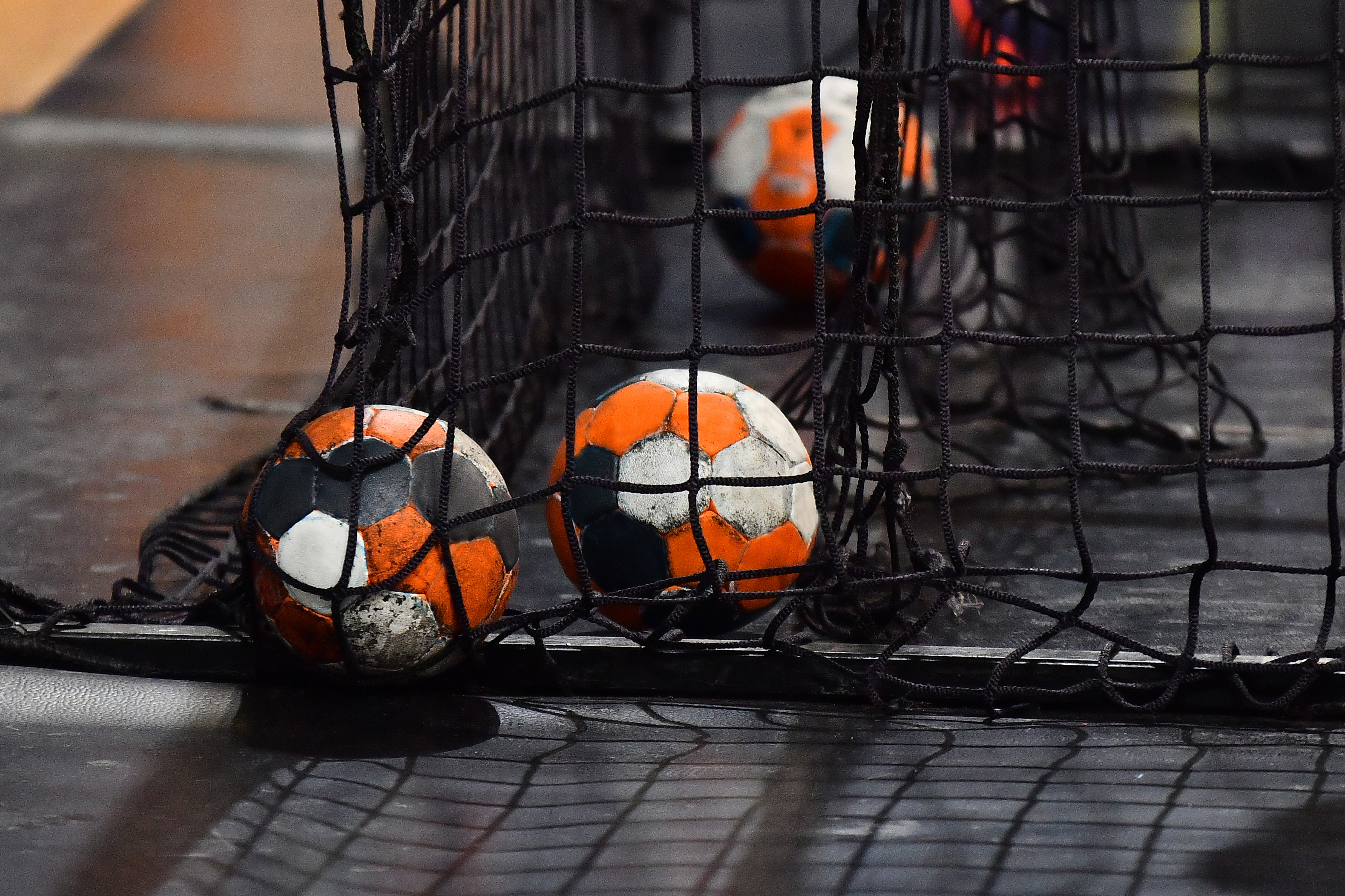 Handbalballen in doel