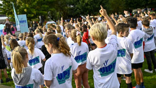Kinderen sporten met topsporters