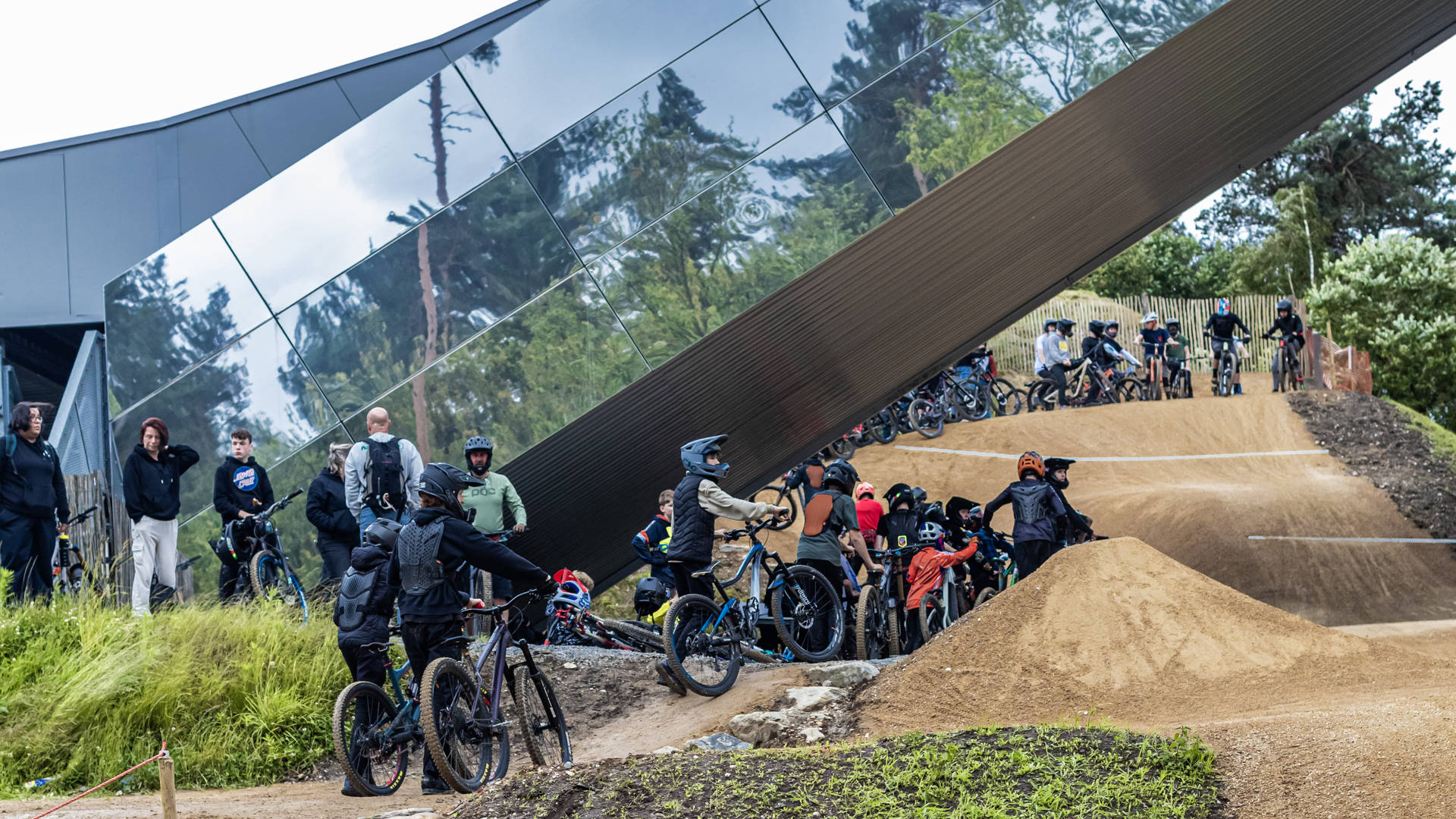 Sfeerbeelden openingsevent Genk - dirt