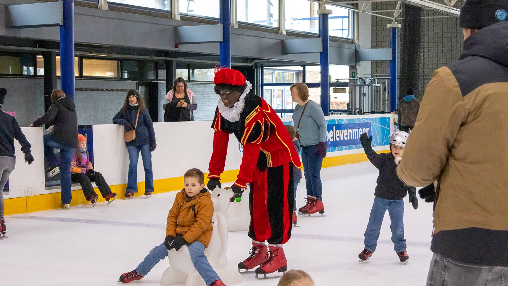 Sfeerbeelden schaatpieten Hasselt
