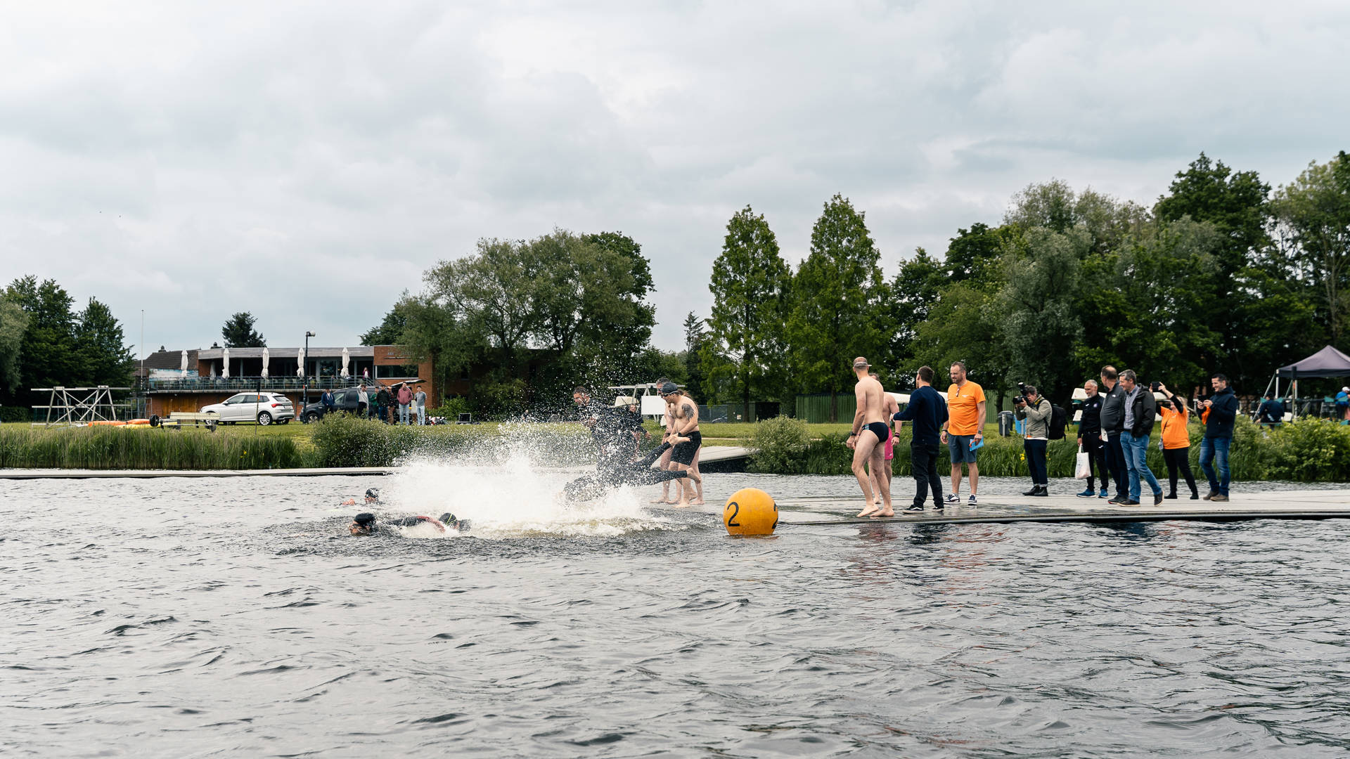 In Willebroek kan je als teambuilding een bedrijfstriatlon organiseren.