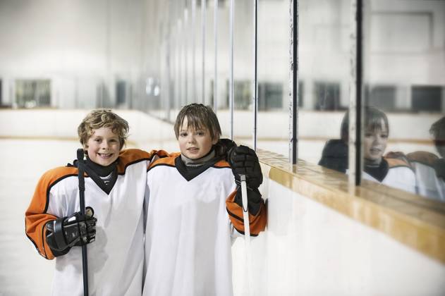 IJshockeyvrienden met stick