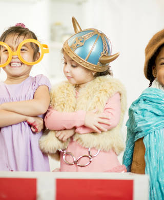 Hobbylab inspiratiefiche kinderen die creatief bezig zijn, toneel, muziek, allerlei.