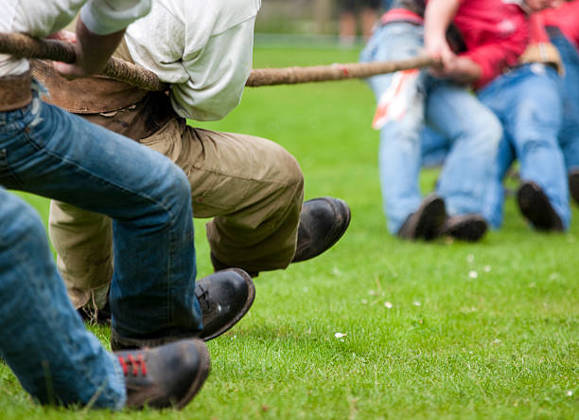 teambuilding touwtrekken en highlandgames