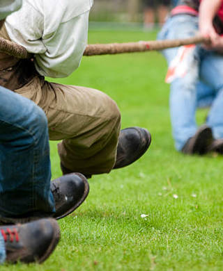 teambuilding touwtrekken en highlandgames