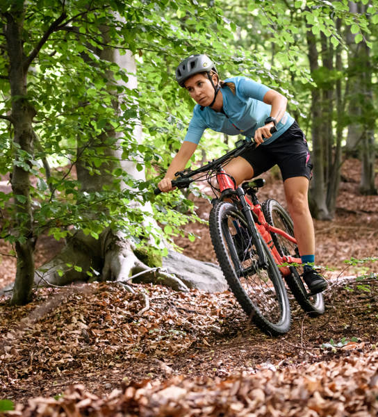 Young woman with mountain bike on Italian mountains: Downhill in the forest