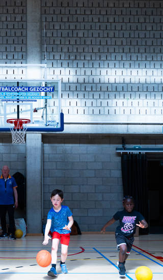 persconferentie waar de nieuwe gids werd voorgesteld om trainers aan te trekken en te behouden