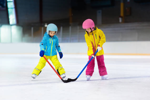 IJshockey twee kleuters op training