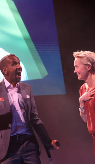 Bashir onvangt Vlaams Sportjuweel uit handen van minister Annick De Ridder