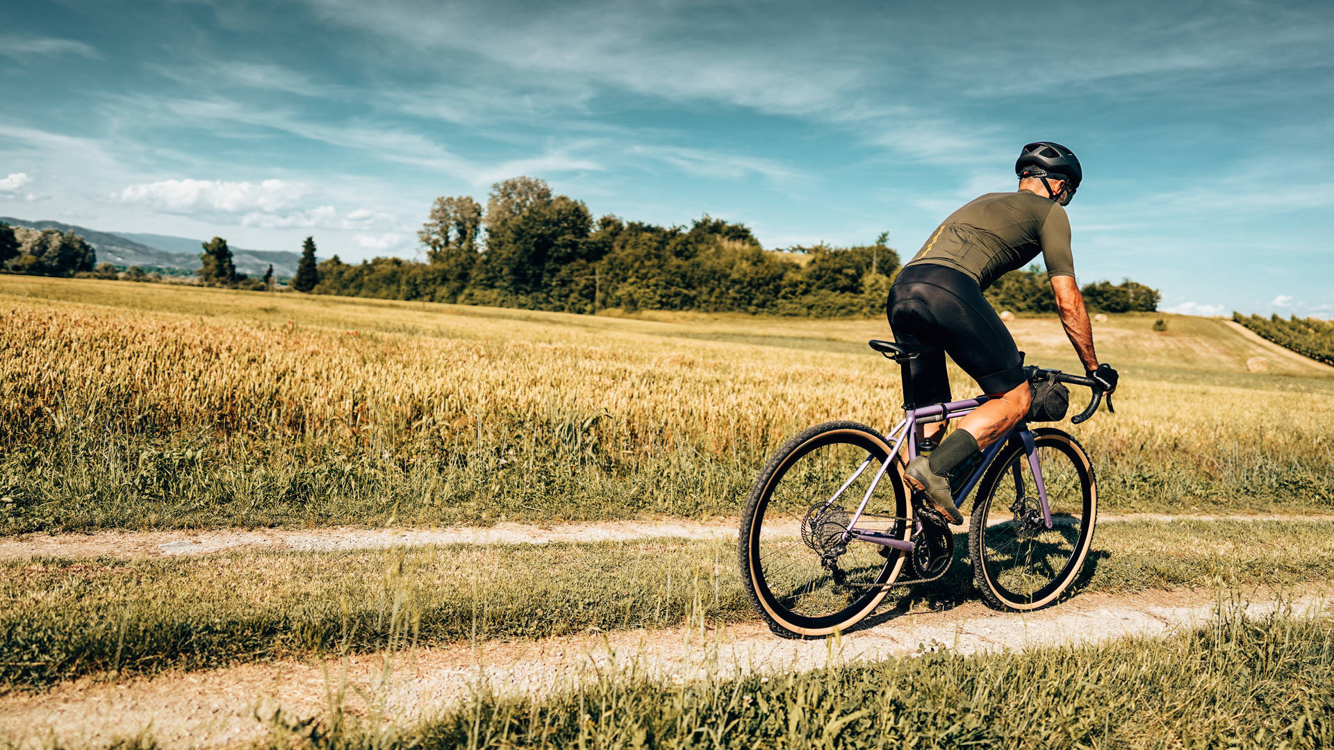 cyclist with gravel bike in italy in the countryside