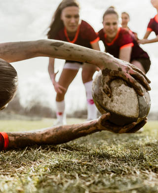 Rugbyspeelsters tijdens een rugbymatch